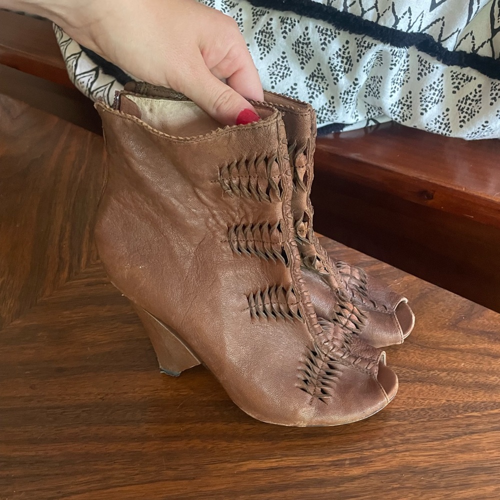 Same Edelman ankles boots